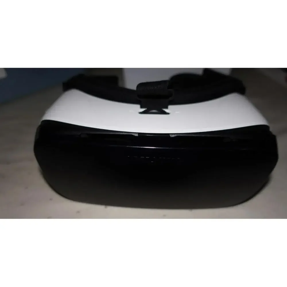 Samsung Gear VR White Black Oculus 360° Portable Smartphone VR Headset